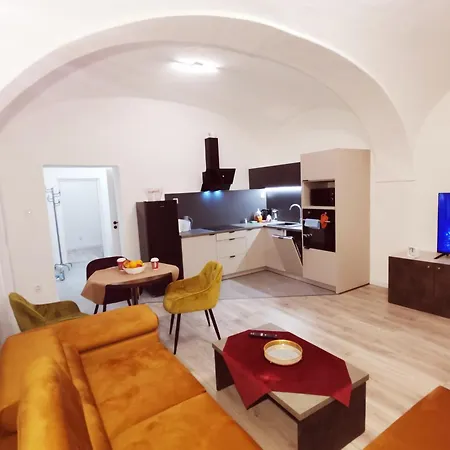 Alma Downtown Apartmán *